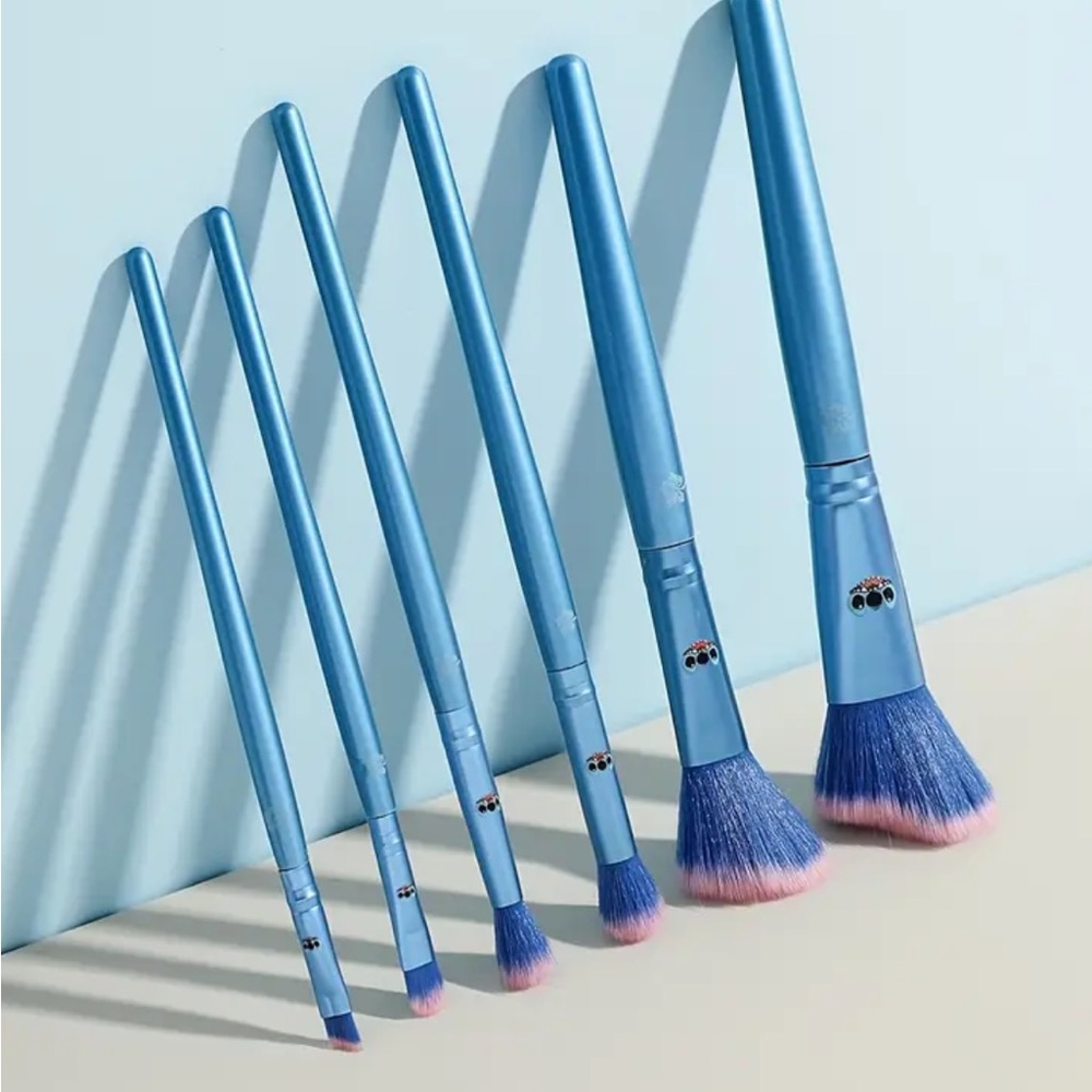 Stitch Makeup Brush Set in Blue and Pink - Picture 6 of 6